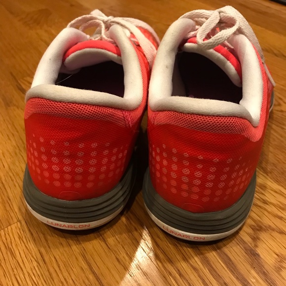 Nike Women’s Golf Shoes - Picture 4 of 5